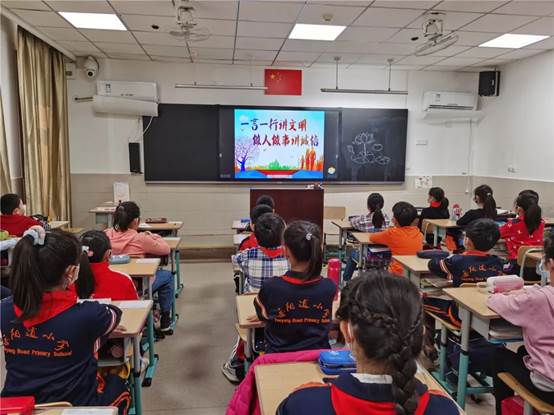 会议室里的人们
描述已自动生成